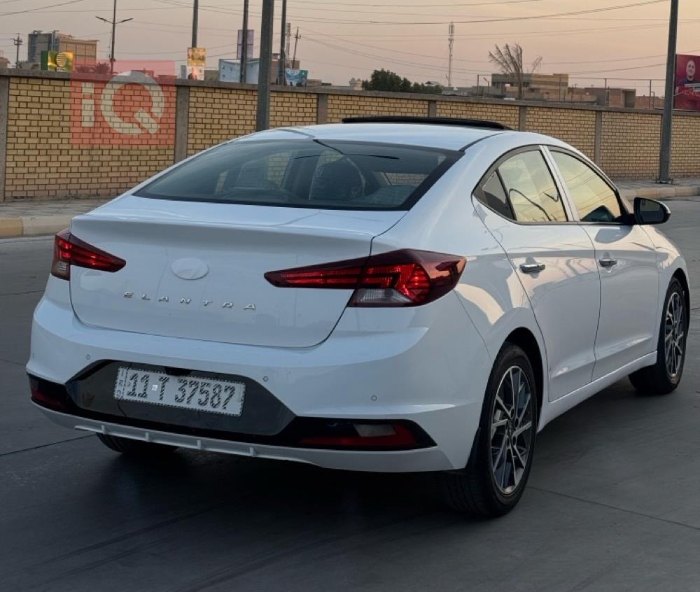 هیۆندای ئەلەنترا